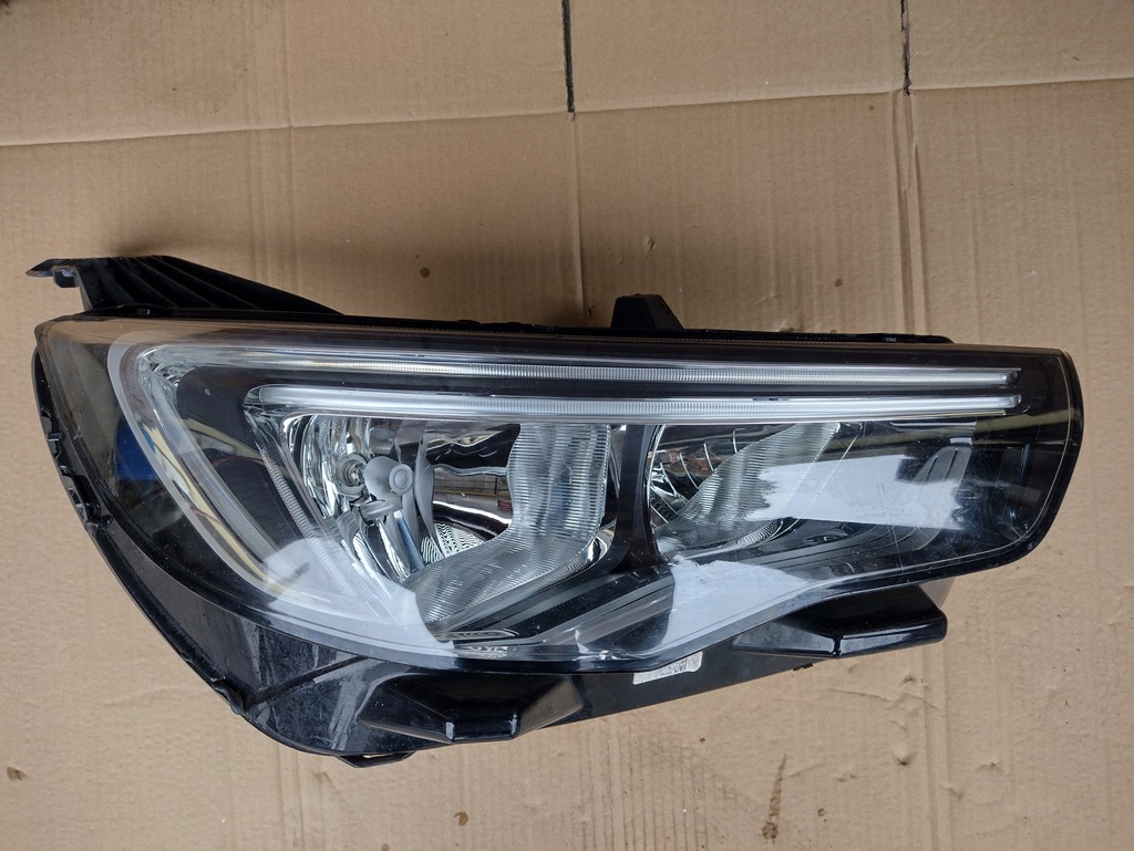 фото №1, Лампа права звичайна led opel grandland x yp00015980
