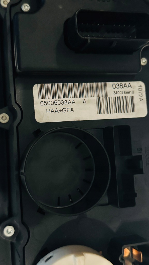 фото №4, Chrysler voyager 03r панель консолі рамка радіо + кондиціонер