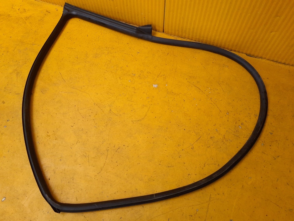 фото №1, Maserati levante прокладка дверь левый перед