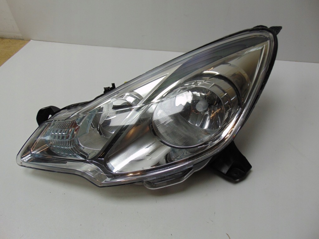 фото №1, Лампа левая перед citroen ds3 9673814980 europa