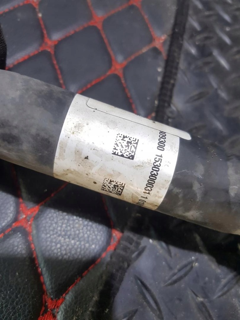 Приводной вал правая 2.0 бензин mercedes cla a2463600274 в Украине