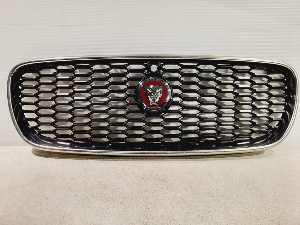 фото №1, Решётка радиатора решётка радиатора бампера jaguar xe r-dynamic