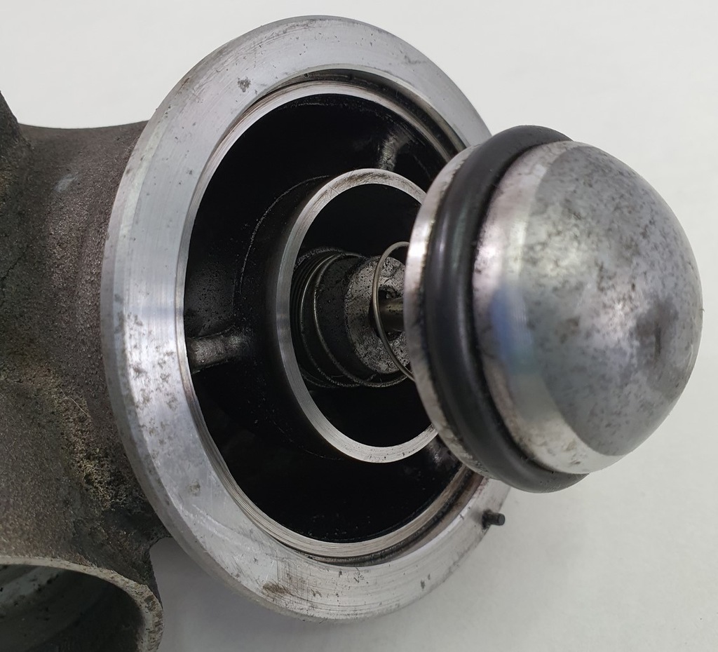 фото №8, Труба клапан воздуха турбины volvo 2.4d 31293089