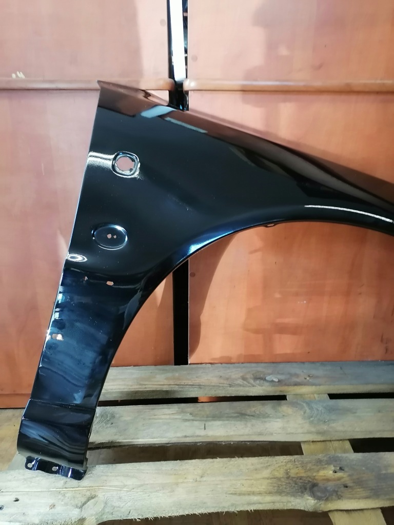 Крыло  правый  перед audi a4 b5 дорестайлинг  ly9b с отверстие на эмблема с Разборки