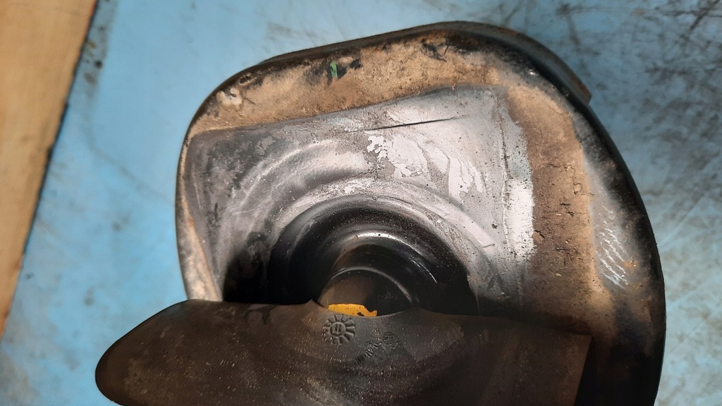 фото №9, Кронштейн відбійник амортизатора задня volvo xc60 v60