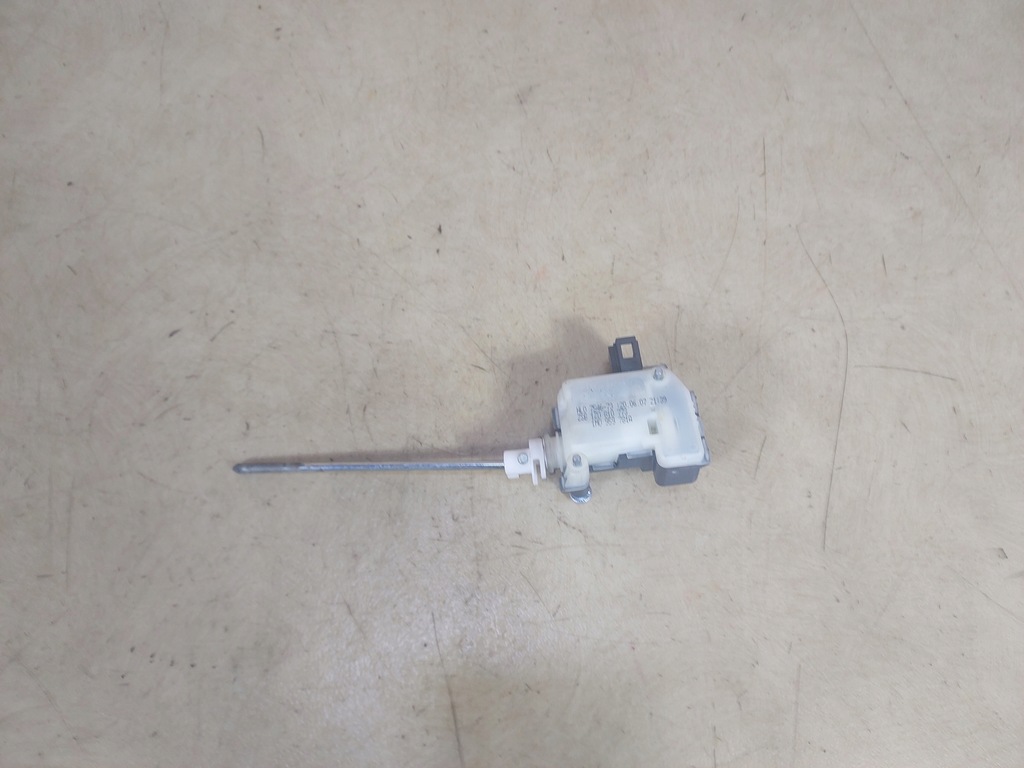 фото №1, Leon ii привод крышка заливной 1z0810773