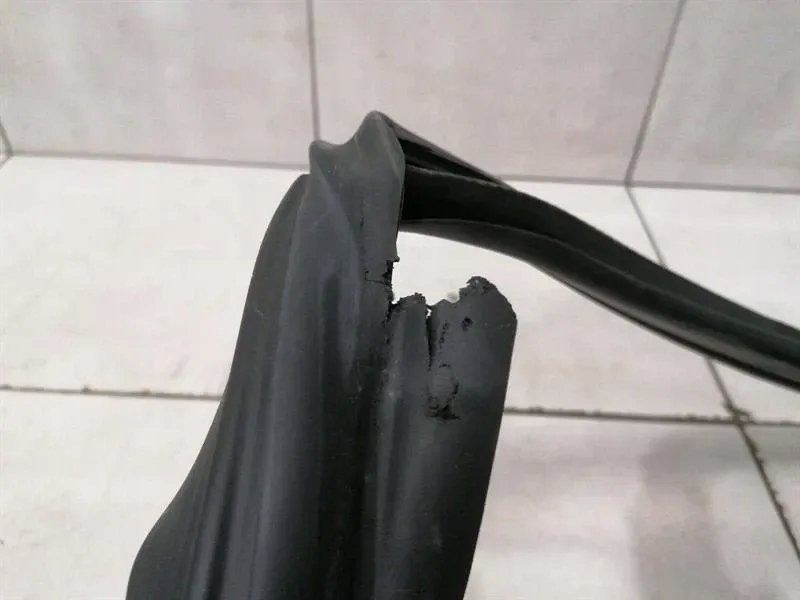 фото №10, Ferrari 612 scaglietti f137 door ущільнювач 66867700 l+r with defects seals