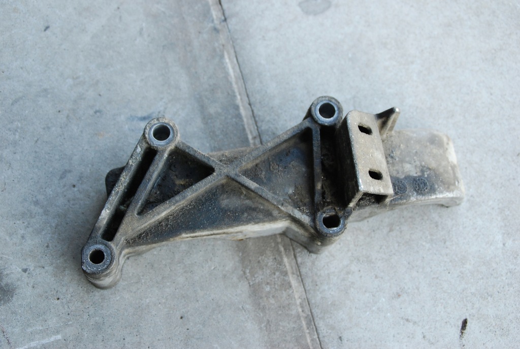 фото №1, Кронштейн двигателя renault master ii 2.5 8200549480