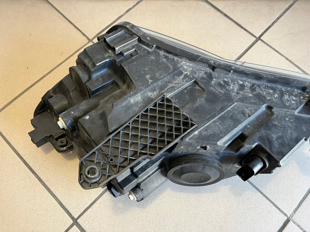 фото №13, Skoda superb iii 3 3v2 anglik лампа передня права