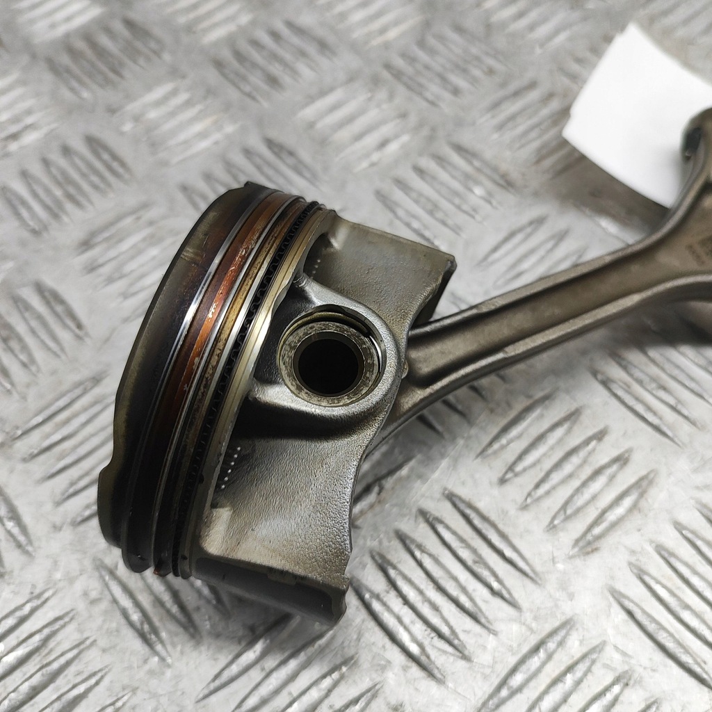 фото №3, Lexus ux 2022 поршень