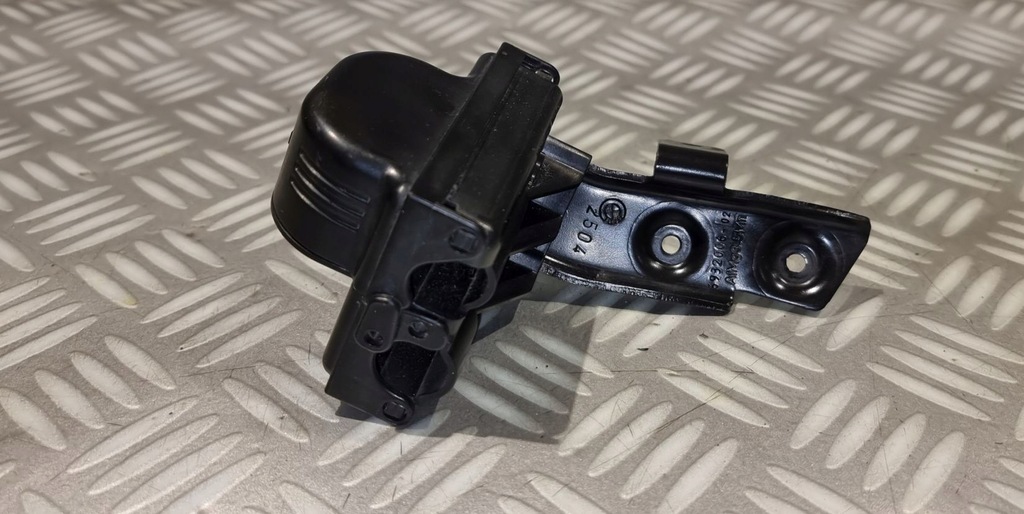 фото №12, Bmw e60 e61 e63 разъём b+ выход клемма plus отсек 6923945 кронштейн 6932006