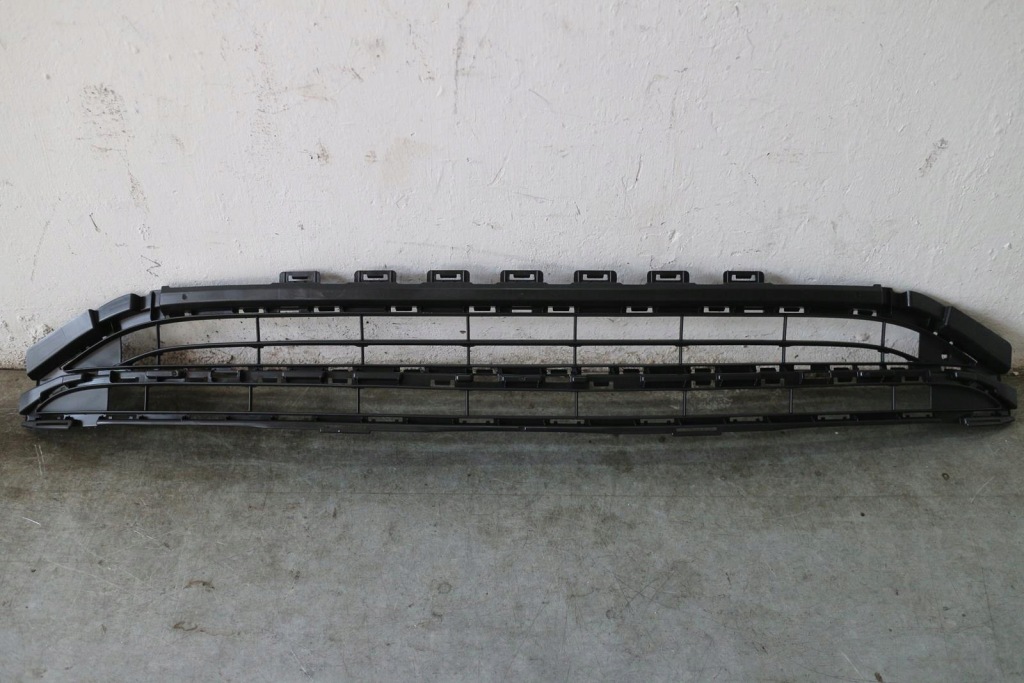 фото №1, Решётка заглушка средняя перед mercedes w243 eqa a2438857701