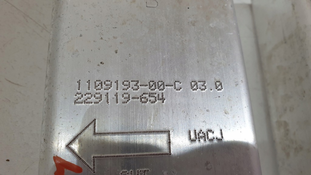 Купити Зона деформації права ліва tesla 3 1109193-00-c