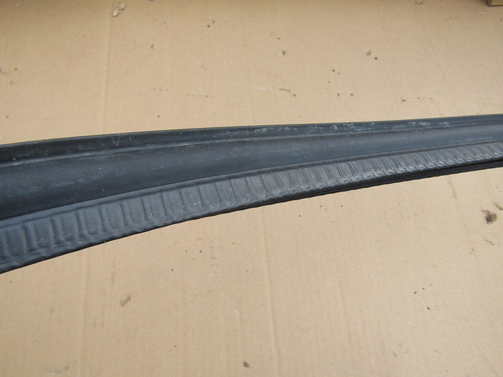 2 mercedes w124 прокладка жабо відсік двигуна Доставка