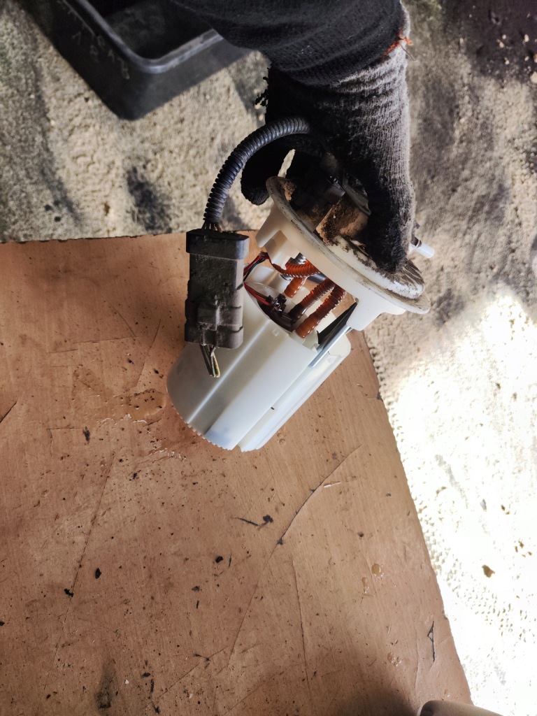 фото №1, Peugeot partner iii 1.6 16v поплавок насоса пального