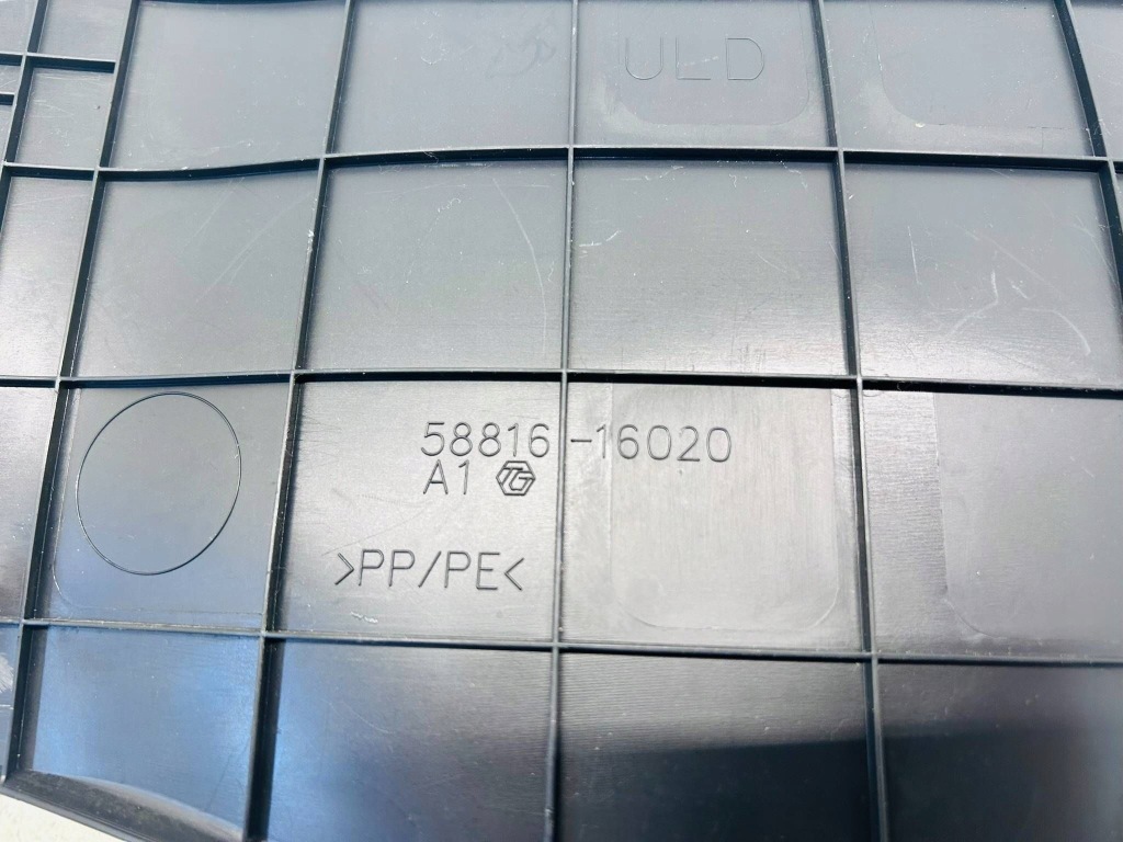 Corolla cross накладка бокове  тунель середнього ліва 58816-16020 Зі Шроту