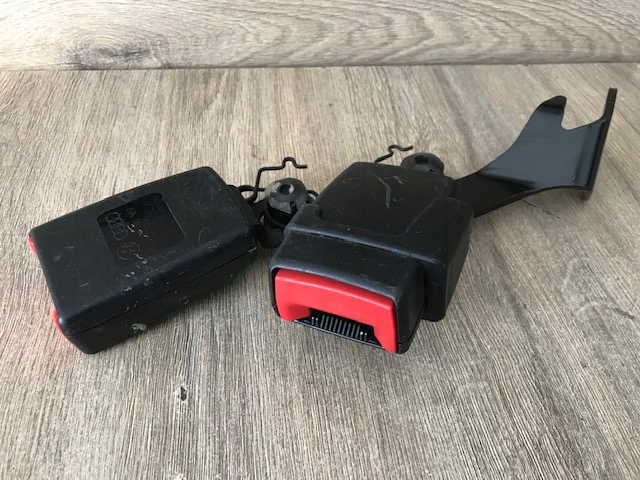 фото №1, Кліпса поперечина безпеки audi a8 d4 4h0857740