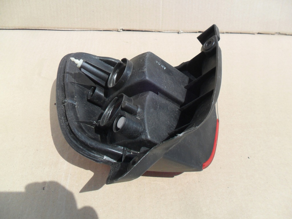 фото №16, Suzuki baleno combi 2000-2002 лампа задня права