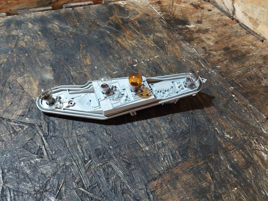 фото №8, Вкладыш лампы левый левый задняя задний skoda roomster 5j7945257