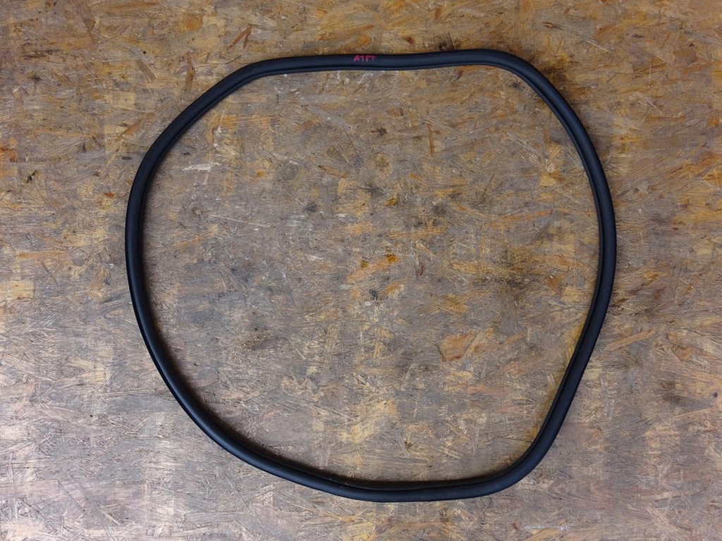 фото №1, Audi a1 82a 18- прокладка двері права задня задня