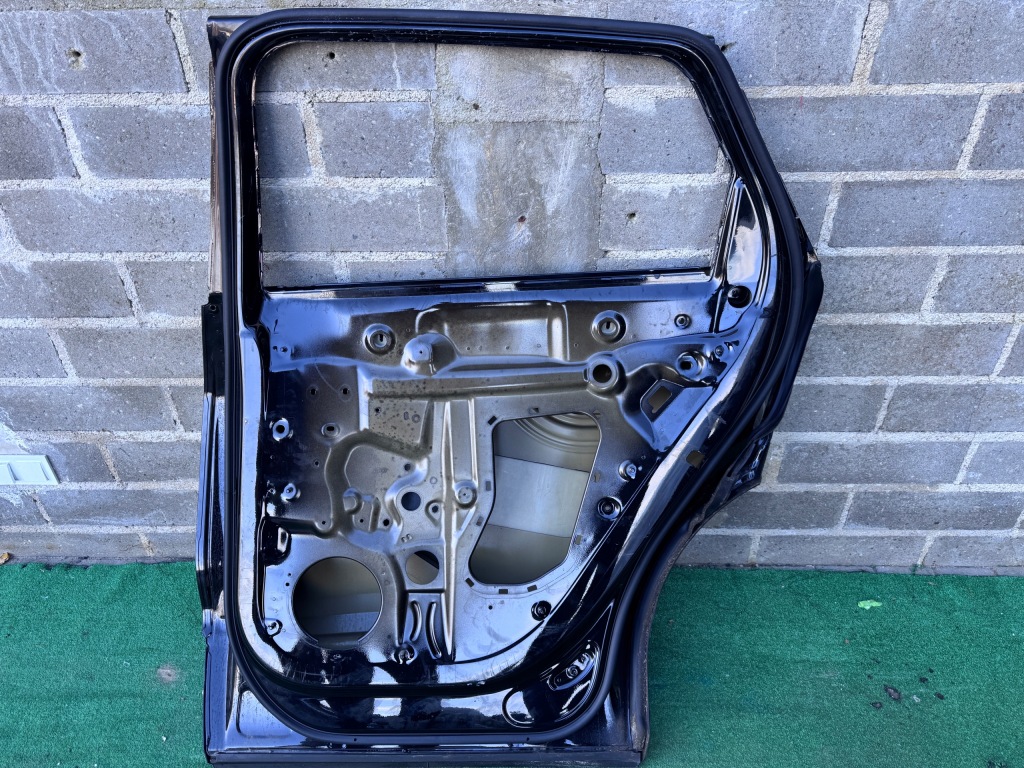 Audi e-tron 4ke 18- дверь правое  задняя задняя правый  оригинал  европа Недорого