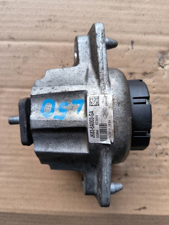 фото №1, Jaguar f-pace range rover sport l560 2.0 d подушка двигателя