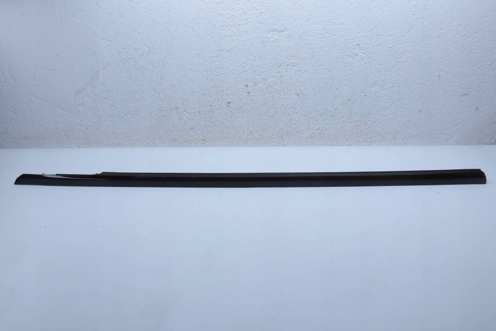 Купити W205 купе молдинг ущільнювач двері ліва перед чорний