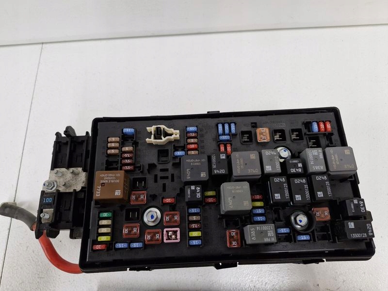 Opel insignia a рестайлінг  1.8 b коробка корпус реле запобіжників Зі Шроту