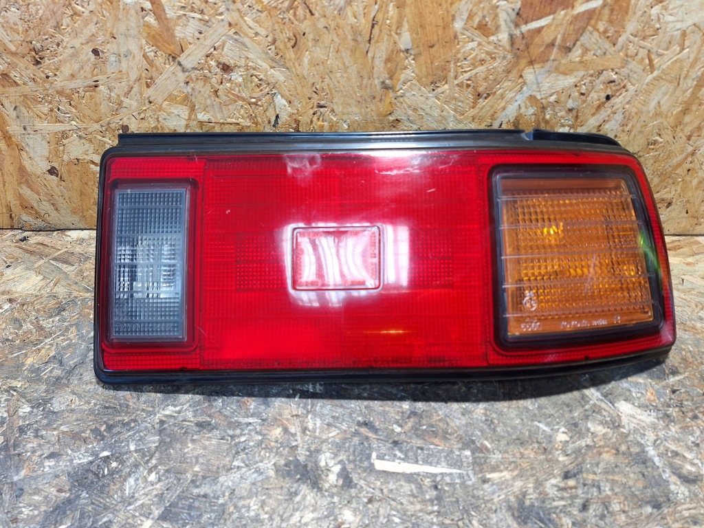 фото №1, Лампа задня права toyota supra iii 86-93