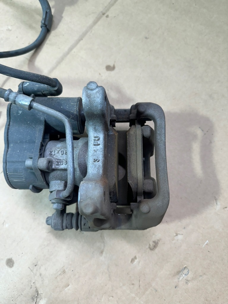 фото №16, Суппорт тормозной левый задняя, левый задний mercedes w243, w177,w118, w247 320x12