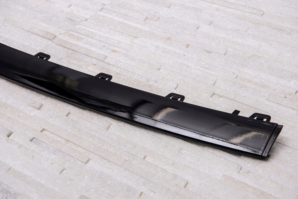 фото №13, Mercedes c-class w205 amg 2019-21 молдинг перед бампера середина a2058859102