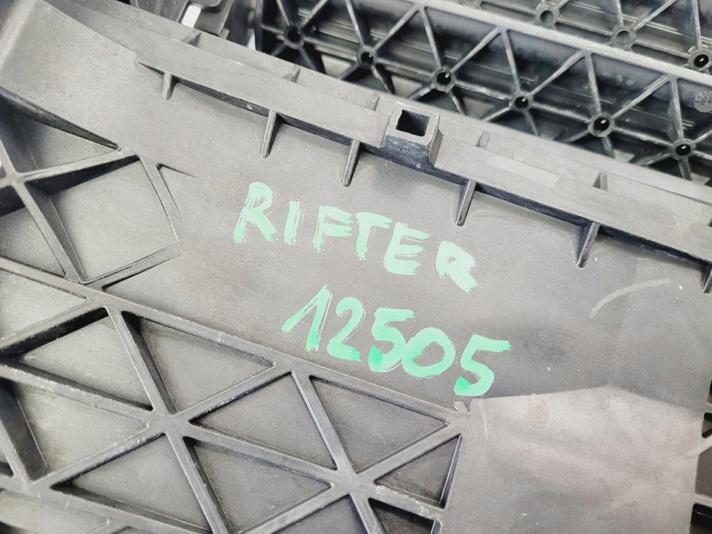 Шторка жалюзи воздуховод воздуха peugeot rifter 2018- 9820997280 в Украине