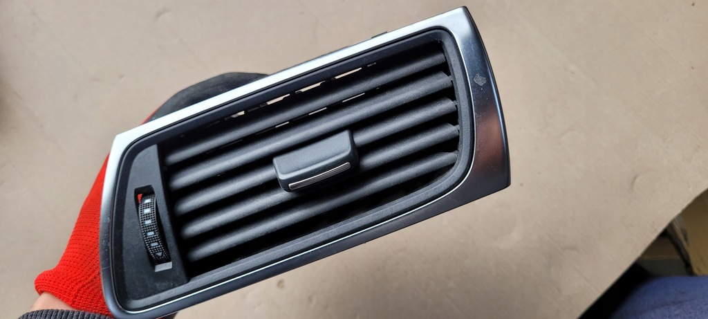 фото №1, S7 4g a7 решётка обдув консоли правая 4g8820902