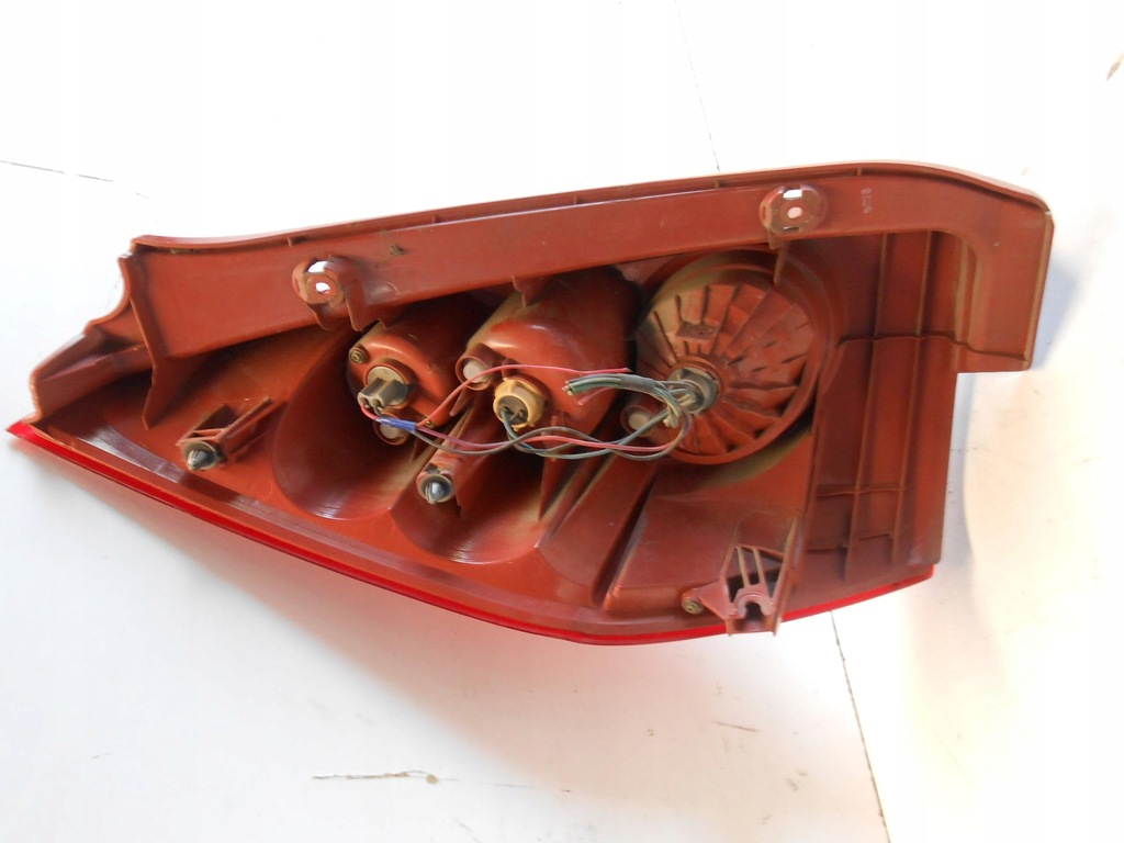 фото №8, Лампа правий задня mazda 5 ii #