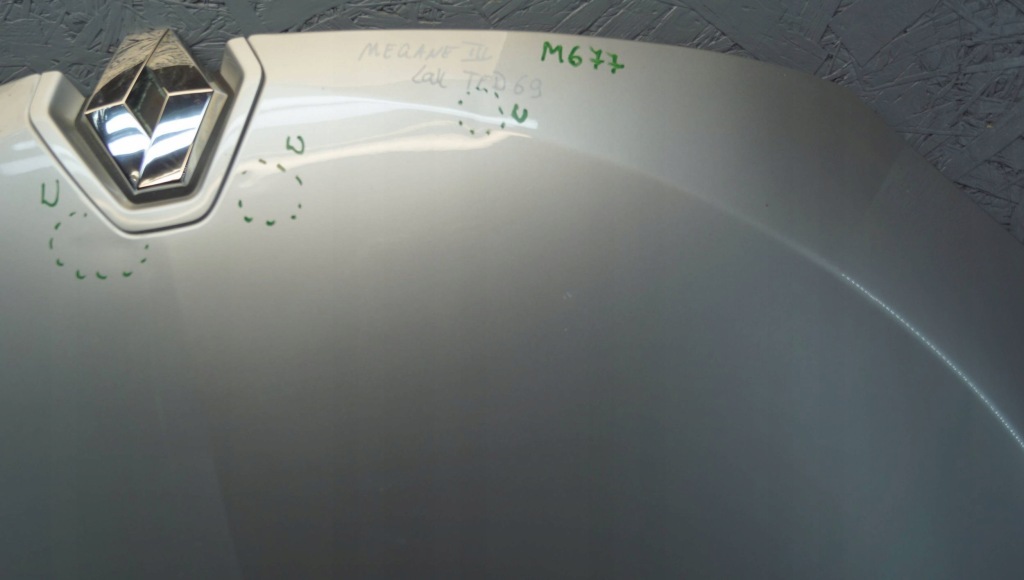 Renault megane 3 капот кришка двигуна ted69 m677 в Україні