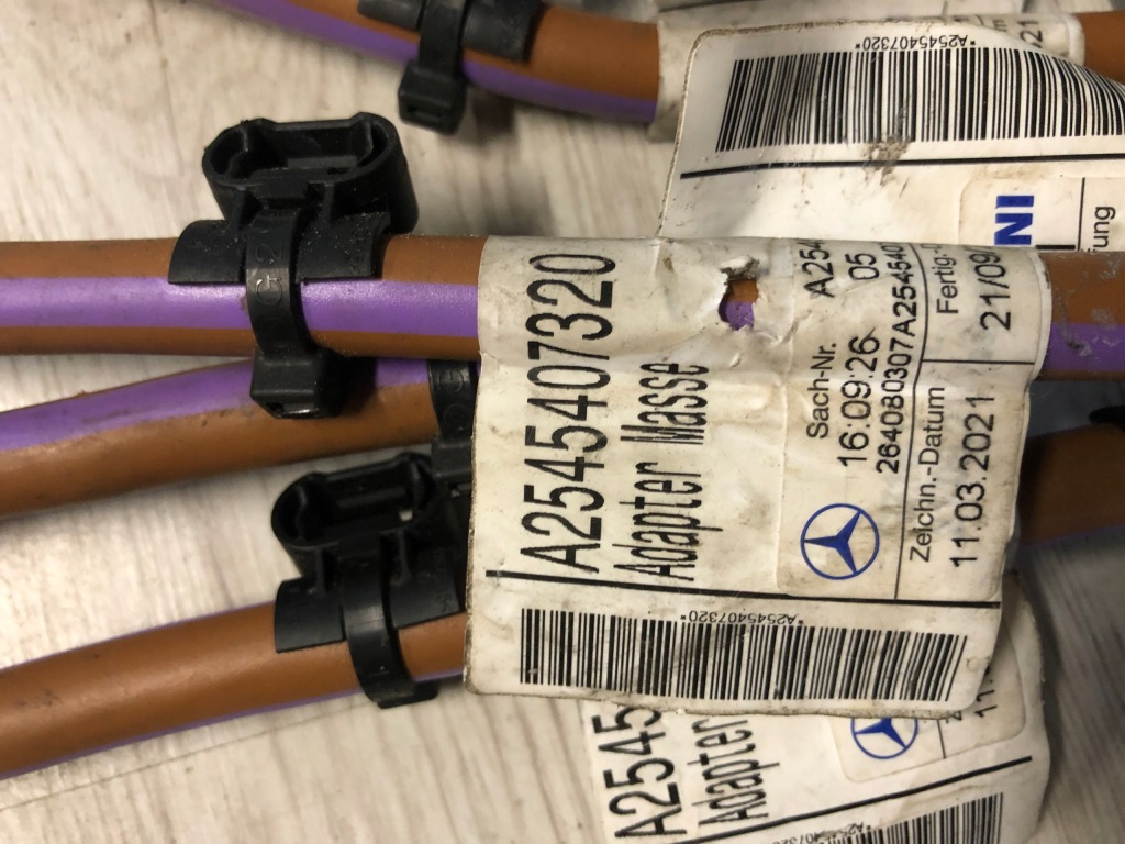 Mercedes w254 шланг аккумулятор 2545407320 Недорого