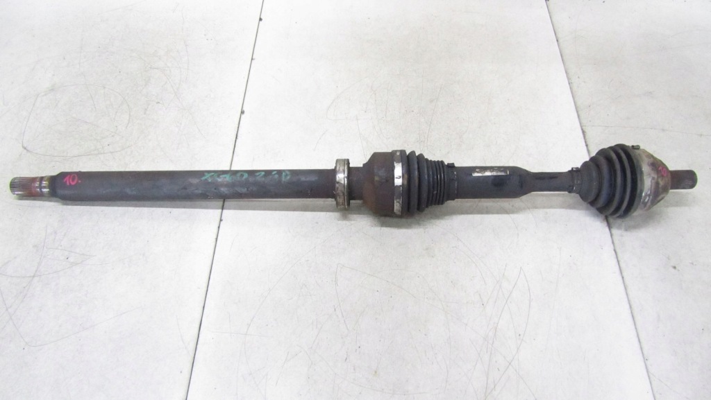 Купити Volvo xc60 2.4 привідний вал правий перед 31367558 08-13