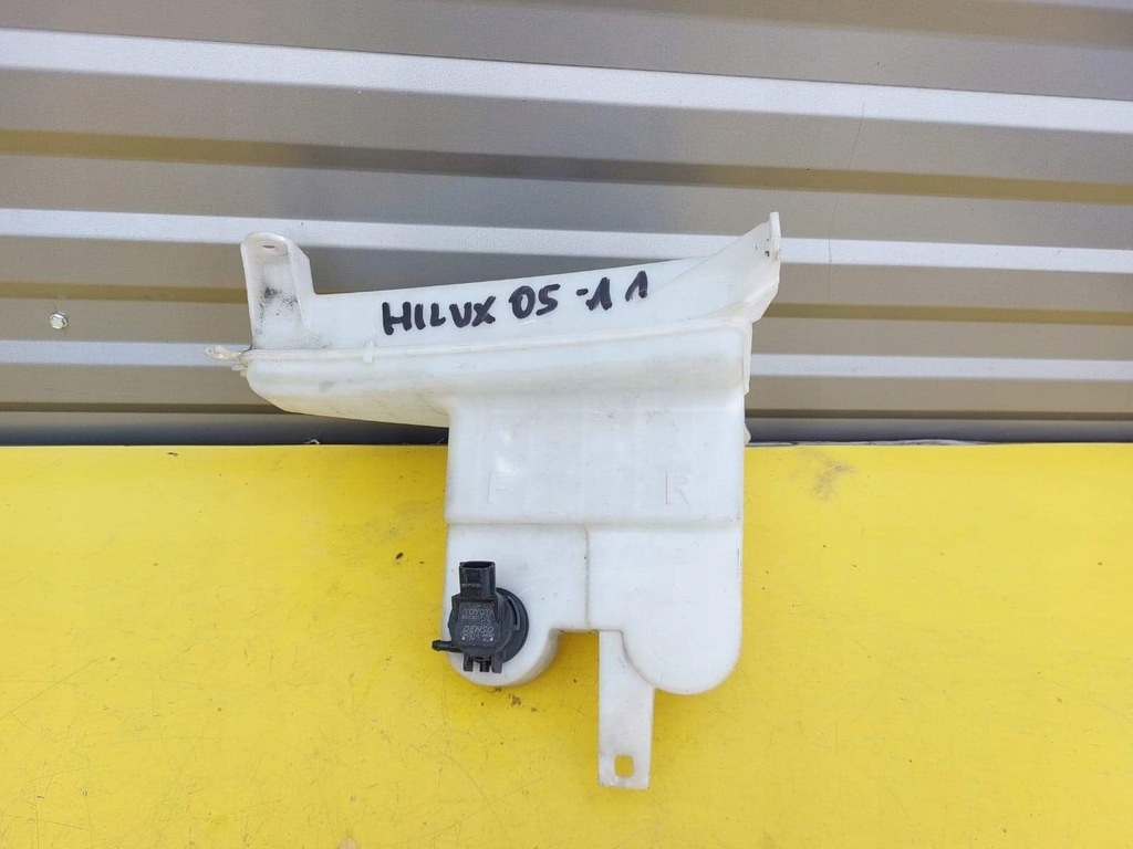 фото №1, Toyota hilux бак омивача 05-