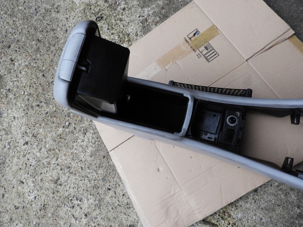 фото №5, Подлокотник бардачок mercedes w203 c klasa szary =