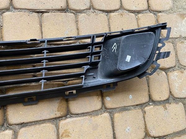фото №5, Решётка средняя citroen c5 2 ii 08-11 бампера