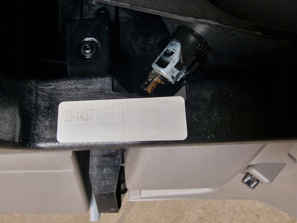 фото №9, Консоль приборная панель полка ящик scania r s ntg ngs 2083702