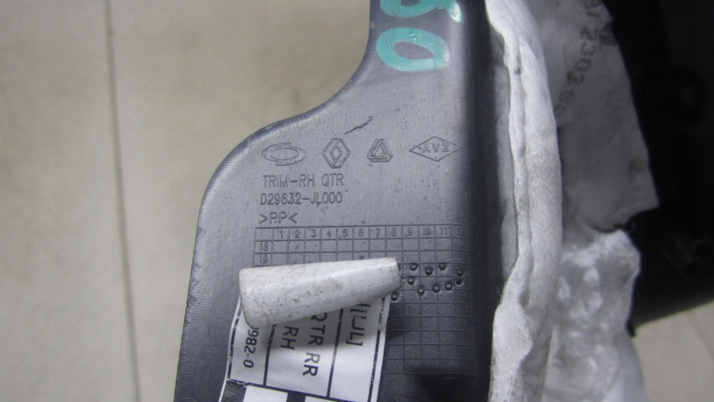 Renault arkana защита пластик багажника правый 29632-jl000 в Украине