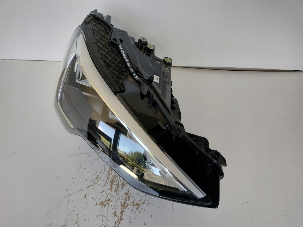 Фара правый  фара audi q3 2 83a 18- full led Оригинал