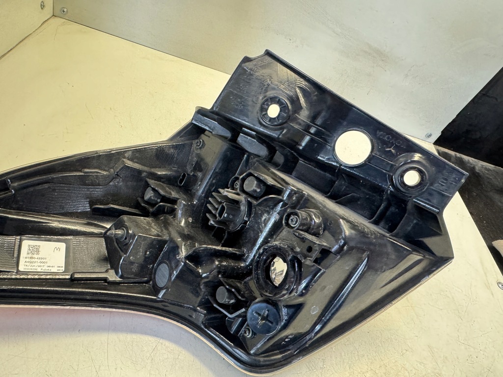 фото №13, Toyota rav4 2015 лампа правый задняя 81550-42201