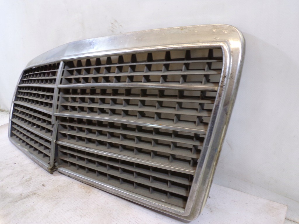 фото №3, Решётка радиатора корпус решетка решётка радиатора радиатора mercedes w124 повреждённый