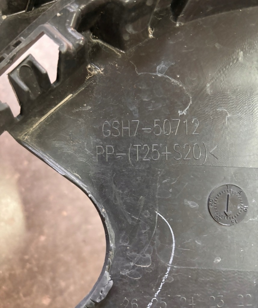 Mazda 6 gj решітка  решітка радіатора gsh7-50712 Зі Шроту