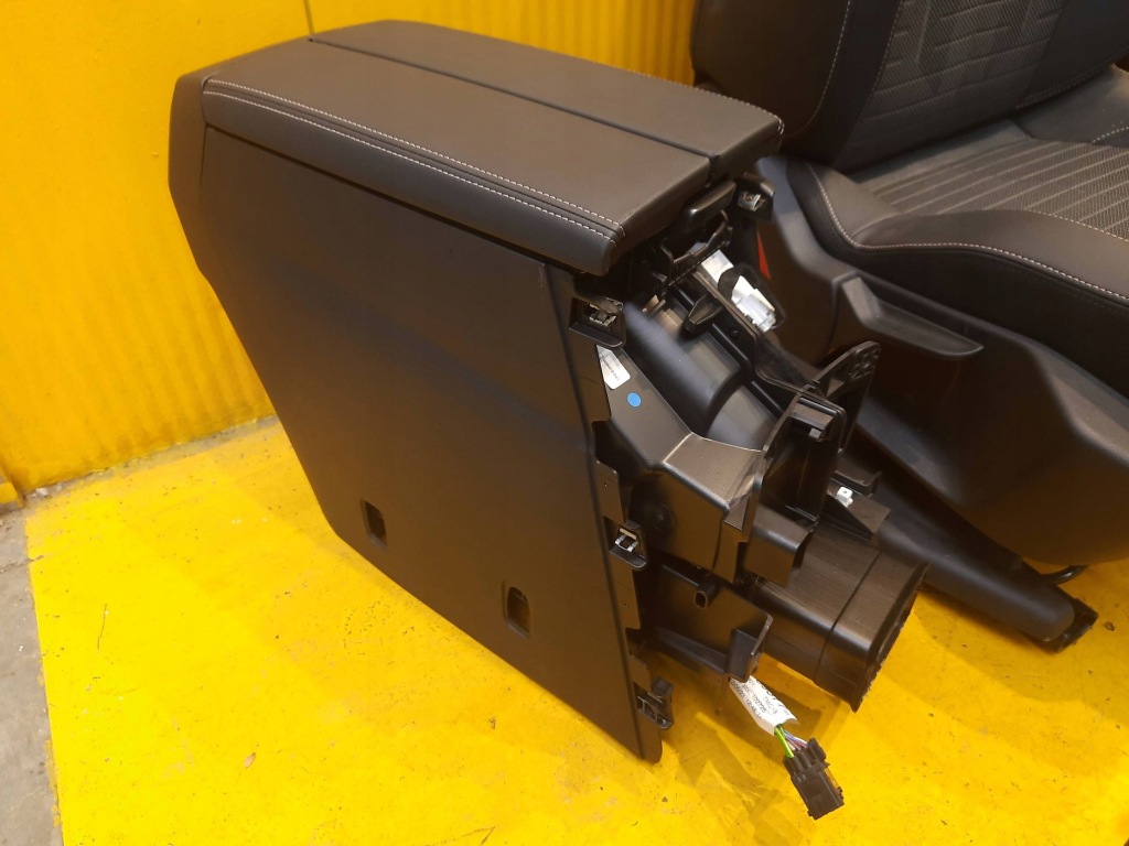 фото №9, Peugeot 3008 iii сиденья заднее сиденье обшивки подлокотник комплект 24r.