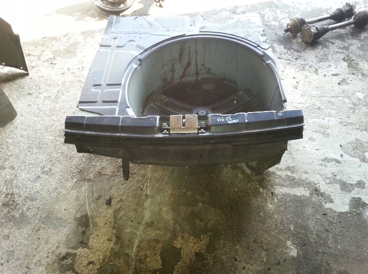 фото №1, Audi a6 c5 kombi - pas задня ніша колеса