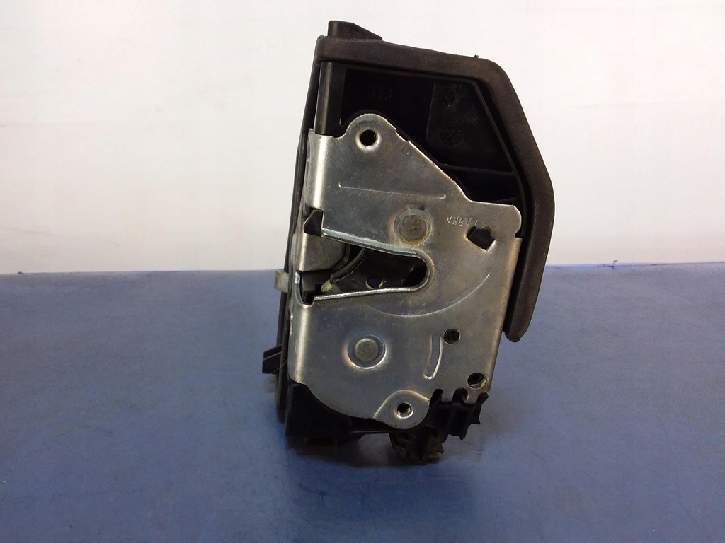 фото №4, Bmw x3 f25 замок дверь перед правый 4 pin 7318416