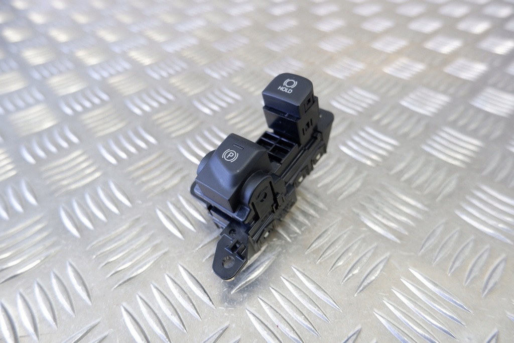 фото №9, Кнопка тормоза ручного toyota yaris _p21_ 84390k0010 1.5l hybrid 85kw